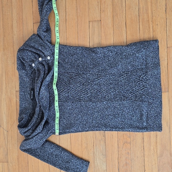 White House Black Market Black/Silver Sparkly off Shoulder Crowl Neck Sweater XS - Picture 7 of 10